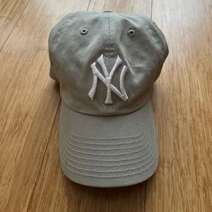 Tan/Cream New York Yankees Baseball Cap